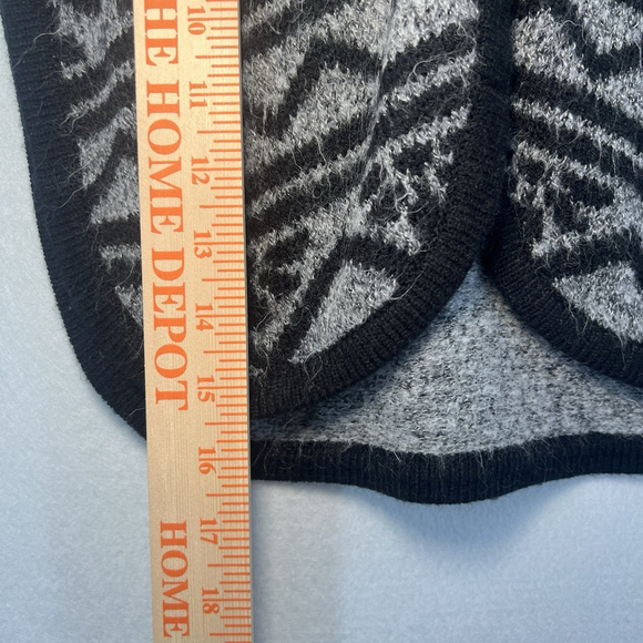 Carter's Girl Hooded Pullover Poncho Knit Black Gray Toddler Size 3T Sweater Top - Picture 9 of 12